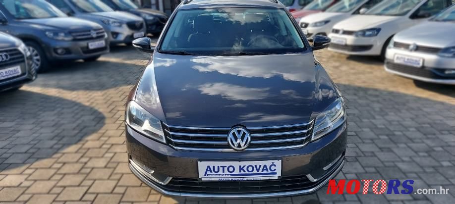 2011' Volkswagen Passat Variant photo #1