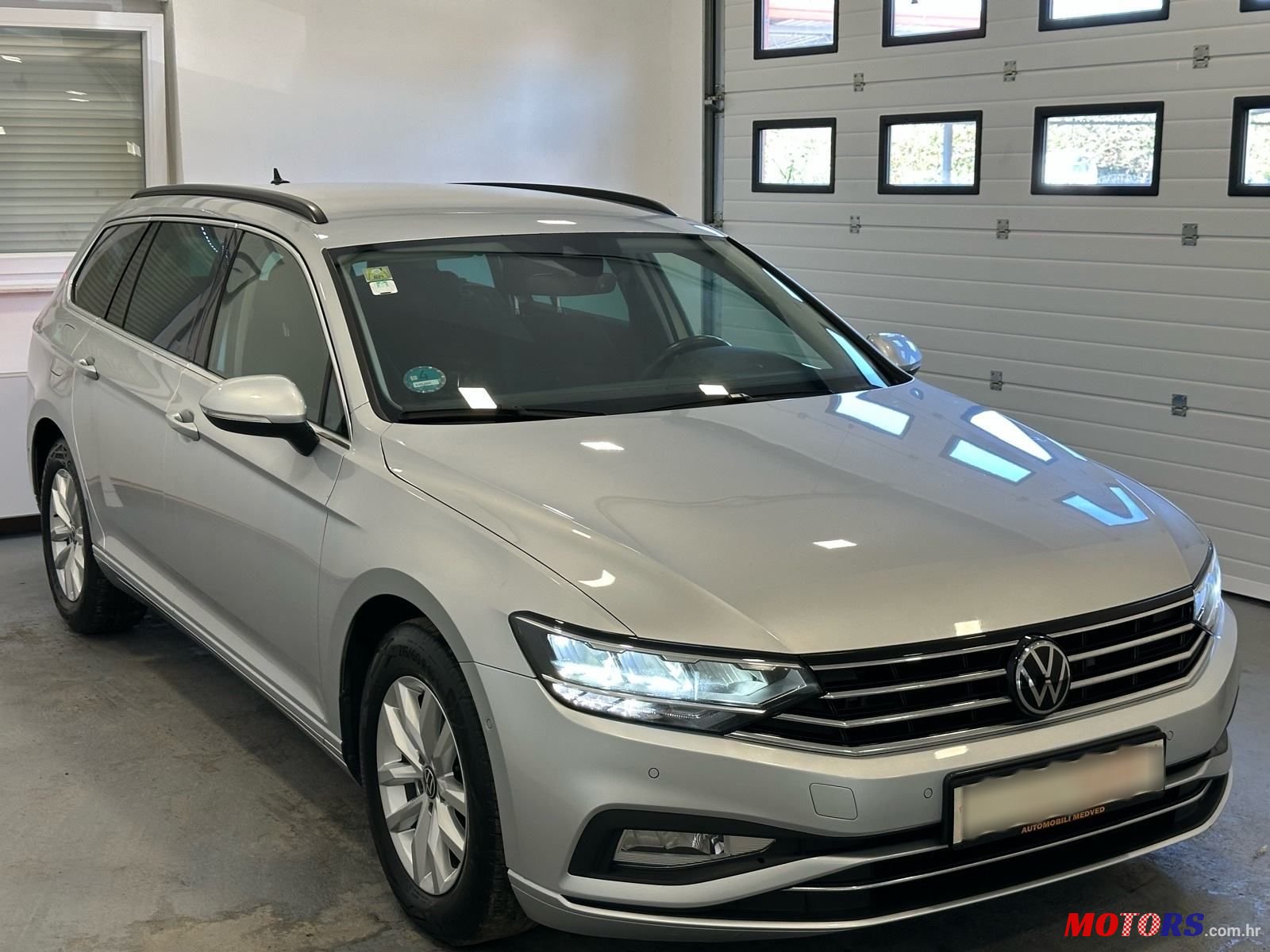 2020' Volkswagen Passat Variant photo #2