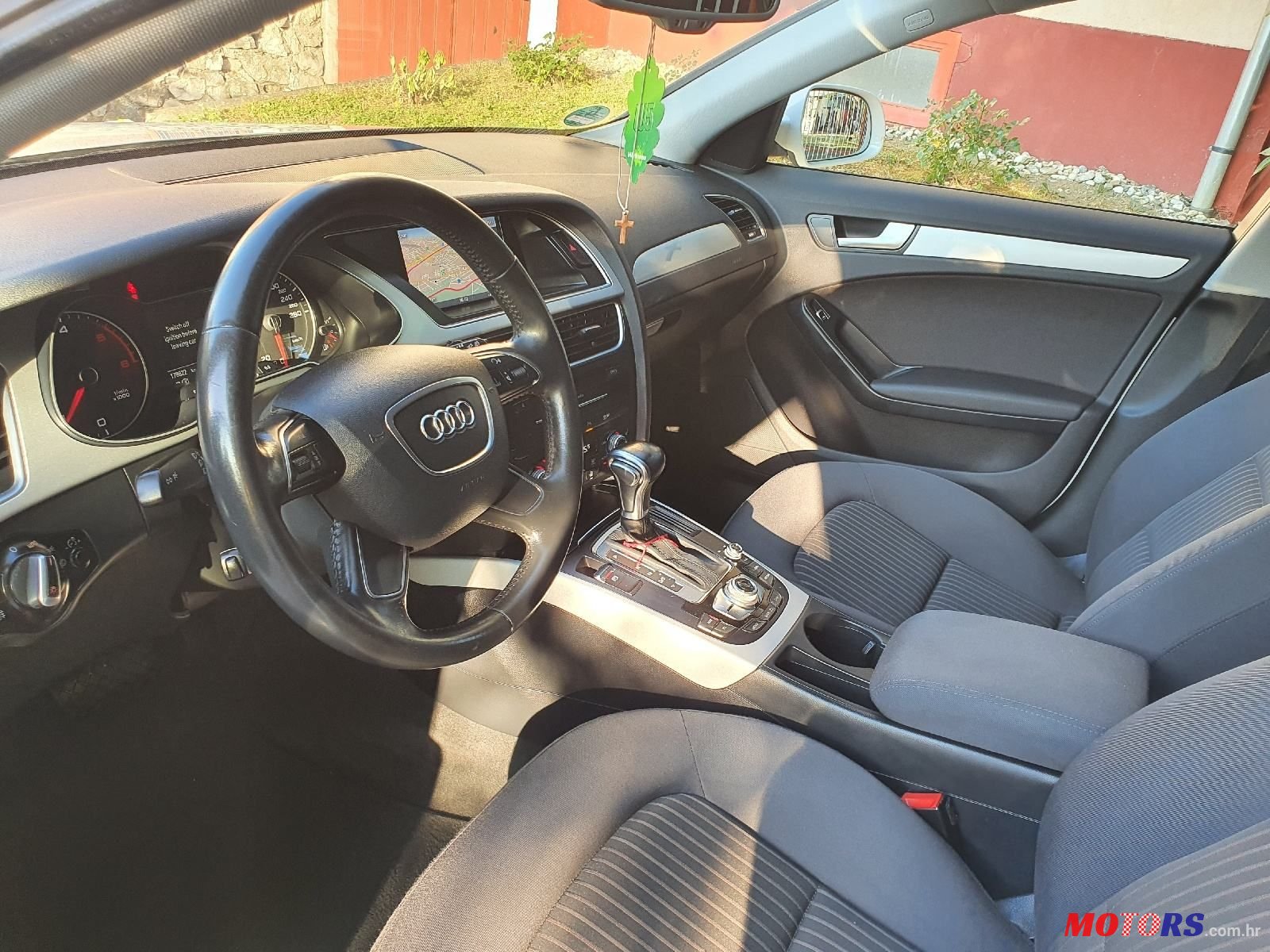 2015' Audi A4 Avant photo #5