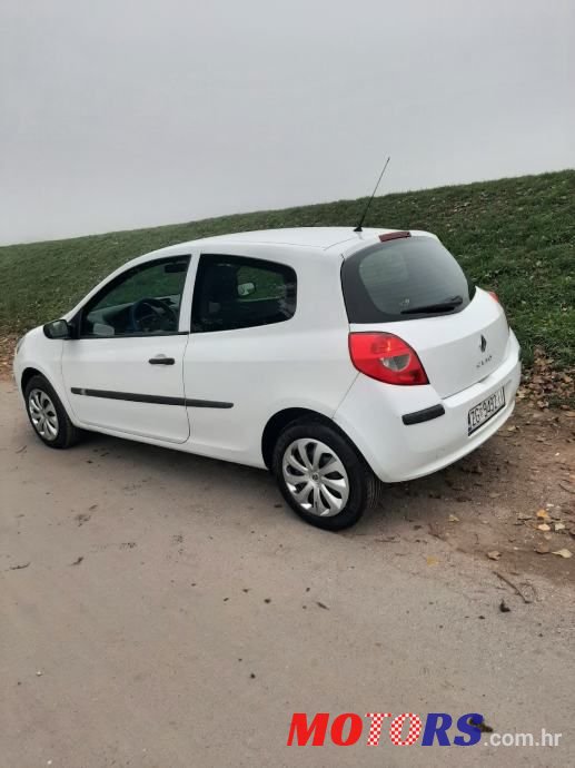 2008' Renault Clio photo #5