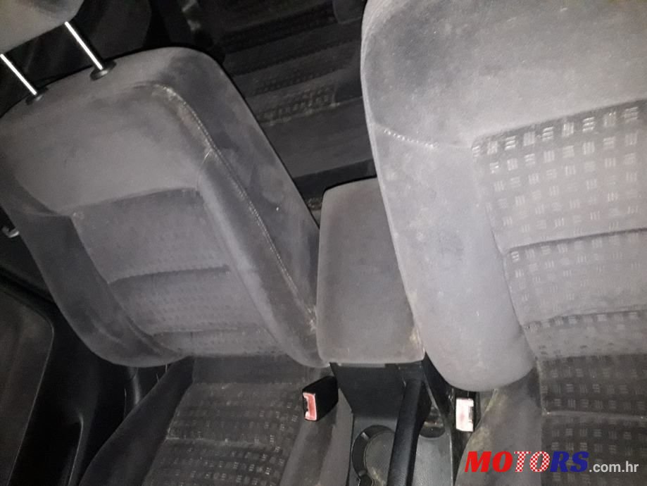 2002' Volkswagen Passat 2,3 V5 photo #4