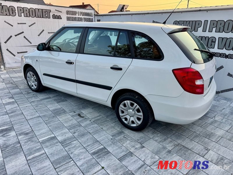 2010' Skoda Fabia Combi photo #3