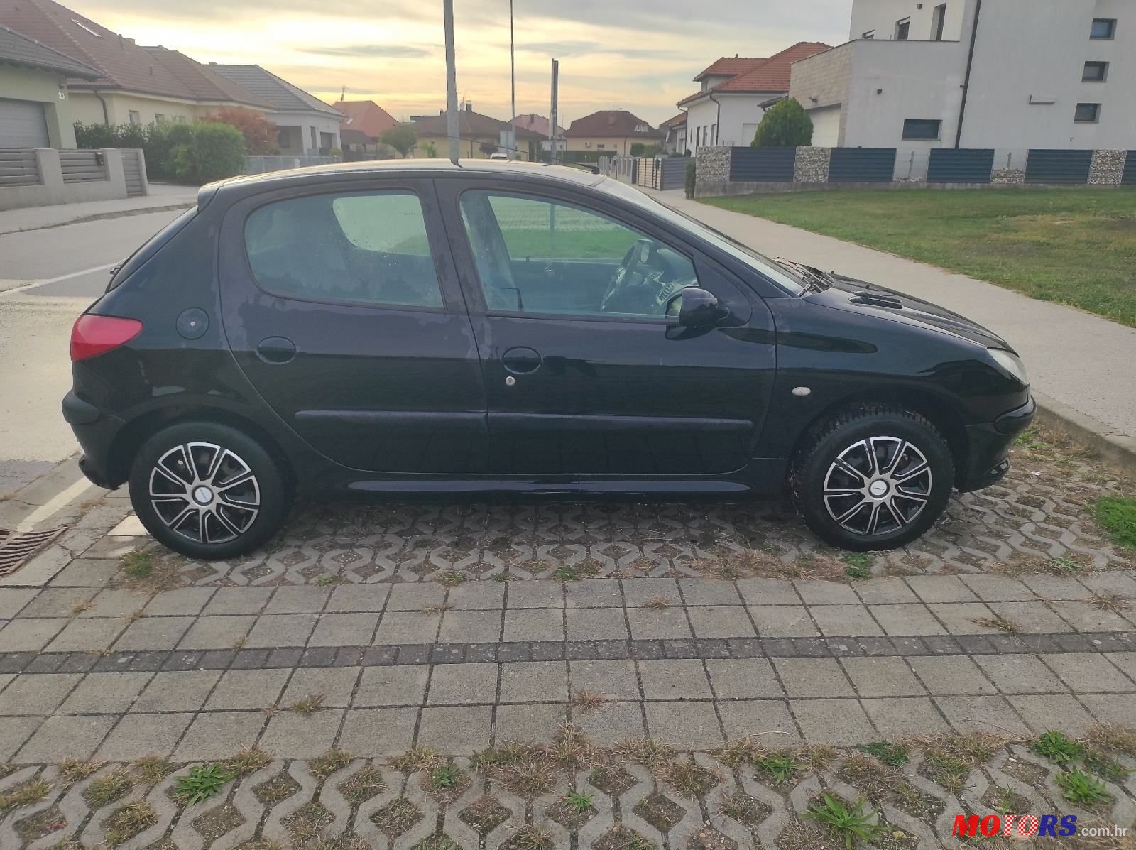 2001' Peugeot 206 206 1,4 photo #6