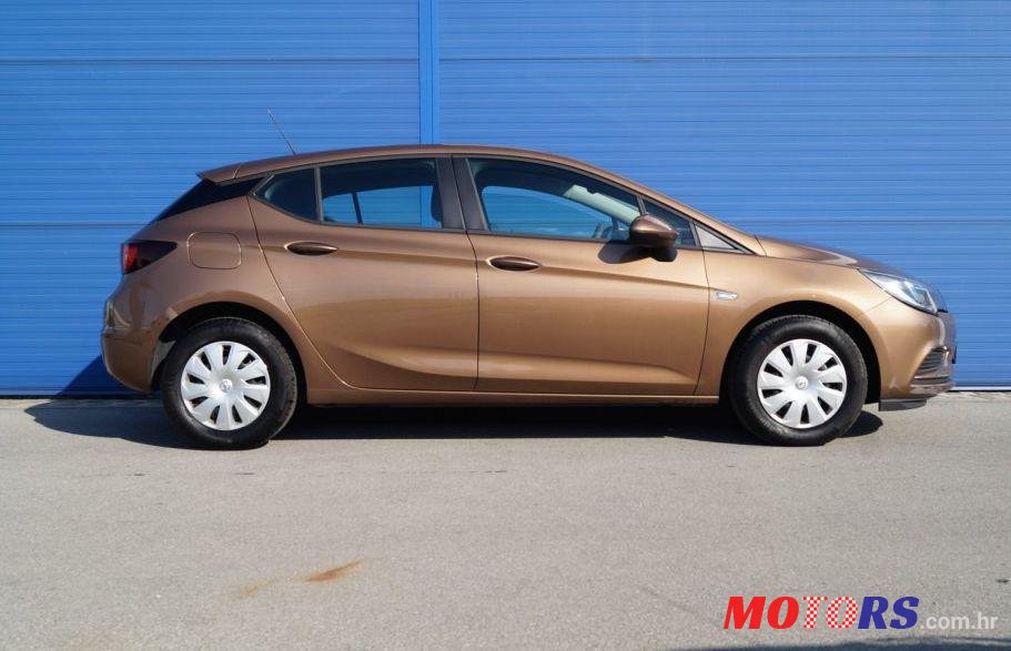 2016' Opel Astra 1,4 16V Selection photo #1