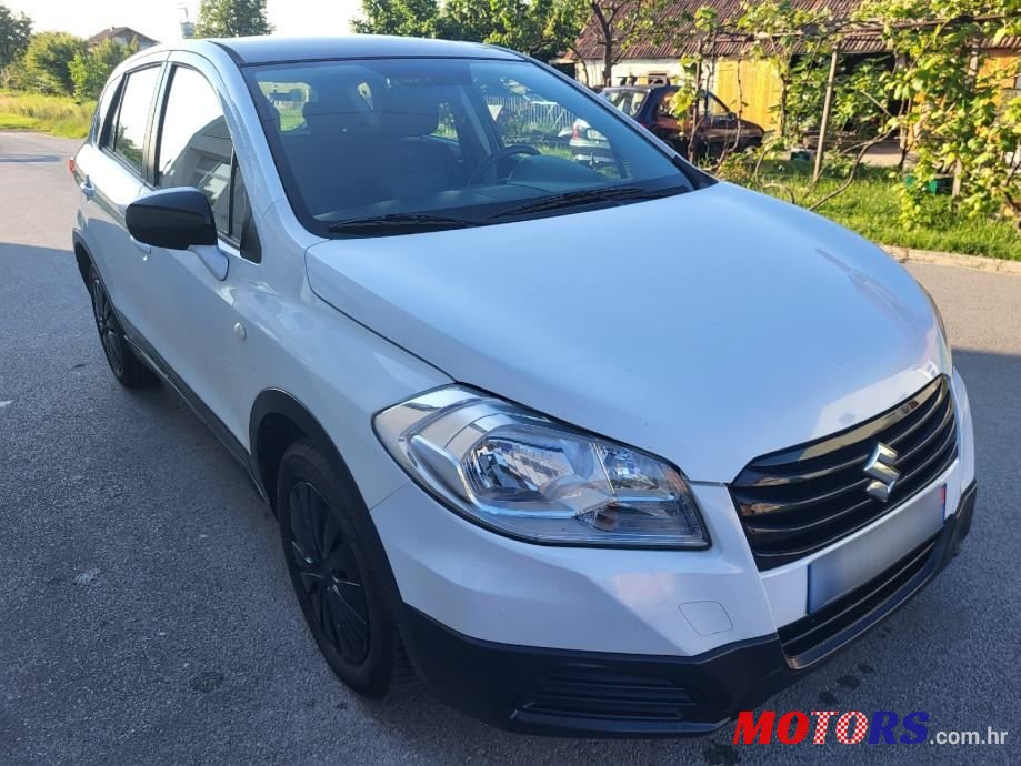 2014' Suzuki SX4 S-Cross photo #3