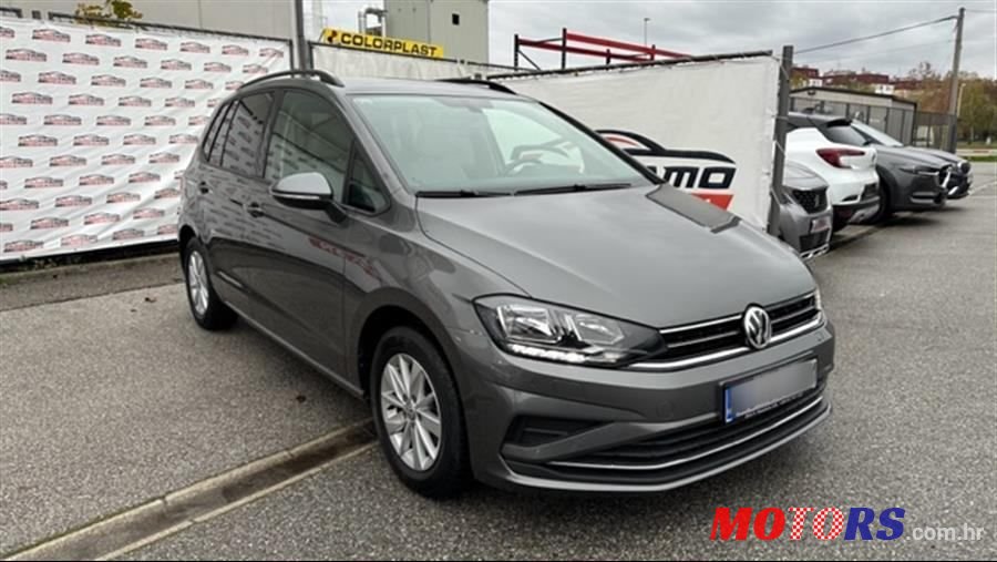 2018' Volkswagen Golf Sportsvan photo #3