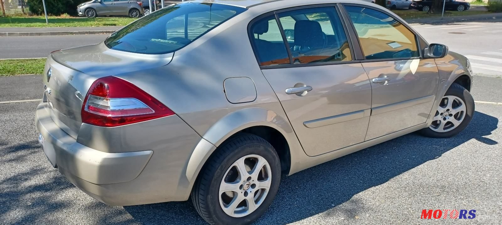 2010' Renault Megane Sedan photo #5