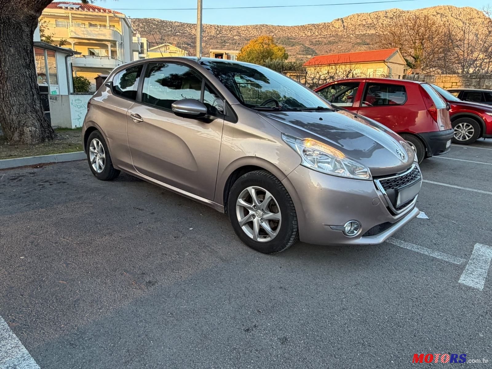 2014' Peugeot 208 1,2 Vti photo #3
