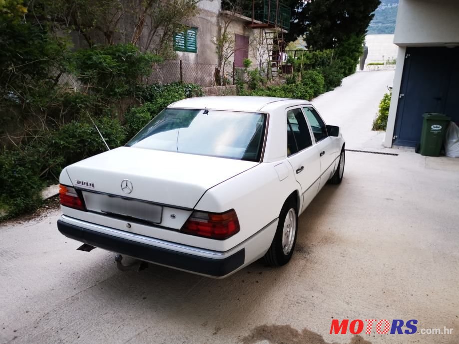 1992' Mercedes-Benz 124 300 D photo #5