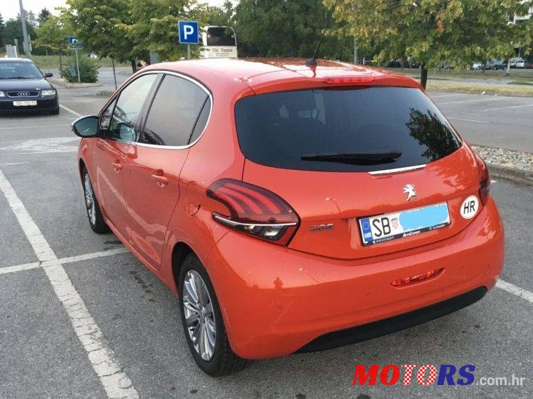 2015' Peugeot 208 1,2 Vti photo #2