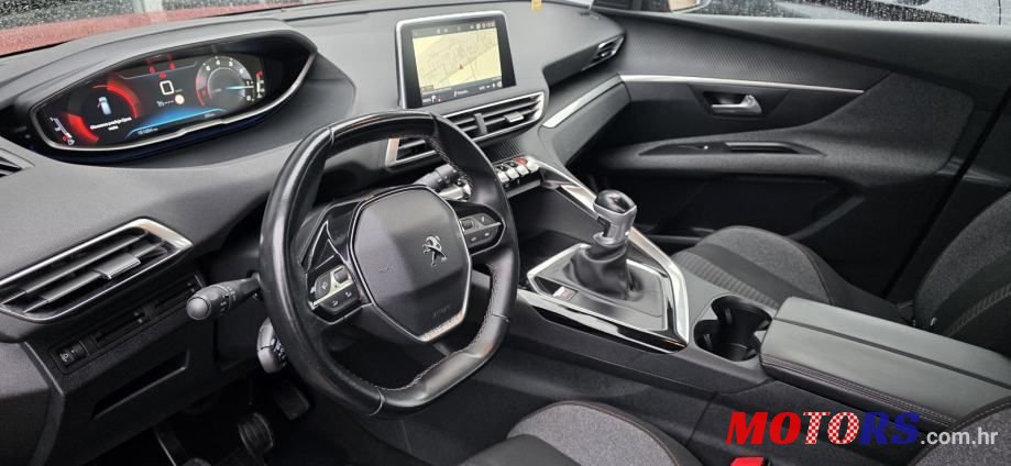 2017' Peugeot 3008 1,2 photo #5