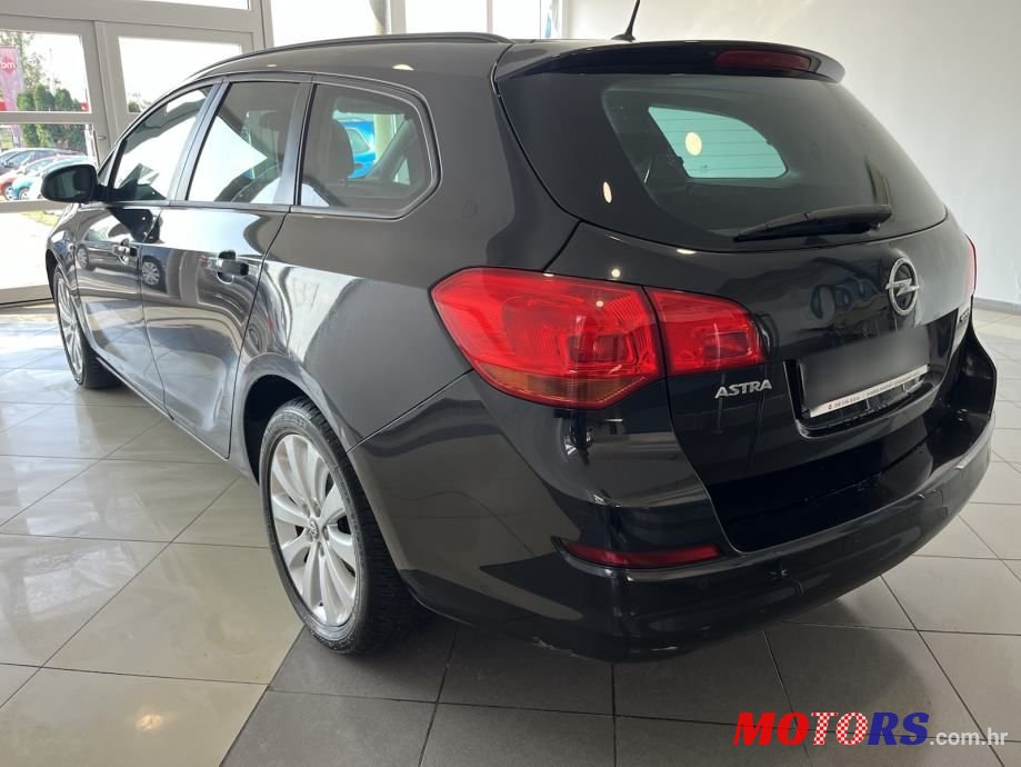 2011' Opel Astra Karavan photo #6