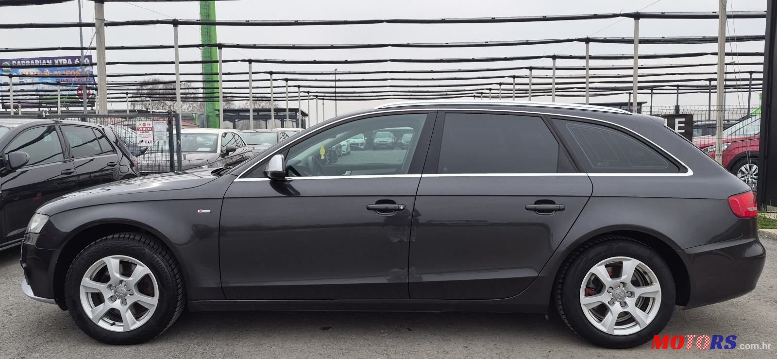 2010' Audi A4 Avant photo #2