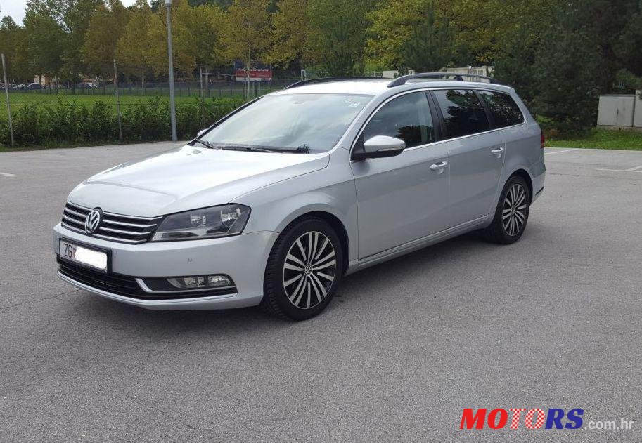 2011' Volkswagen Passat Variant photo #1