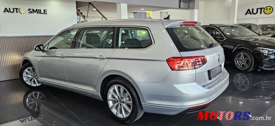 2020' Volkswagen Passat photo #2