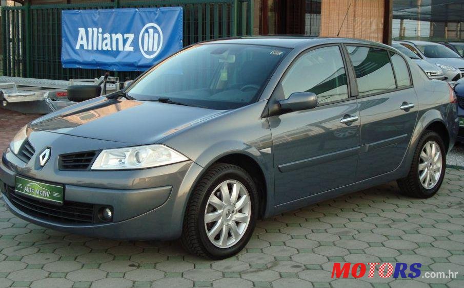 2007' Renault Megane Sedan photo #2