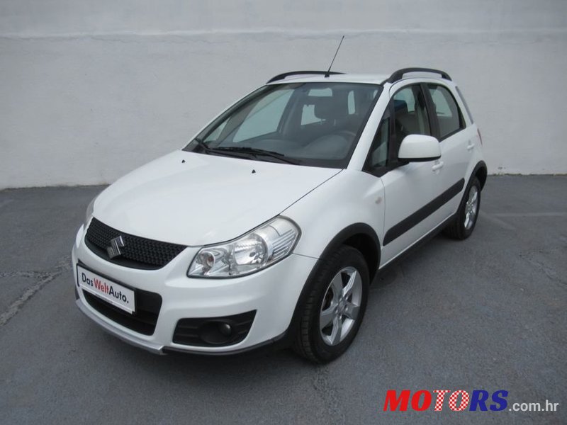 2011' Suzuki SX4 photo #1