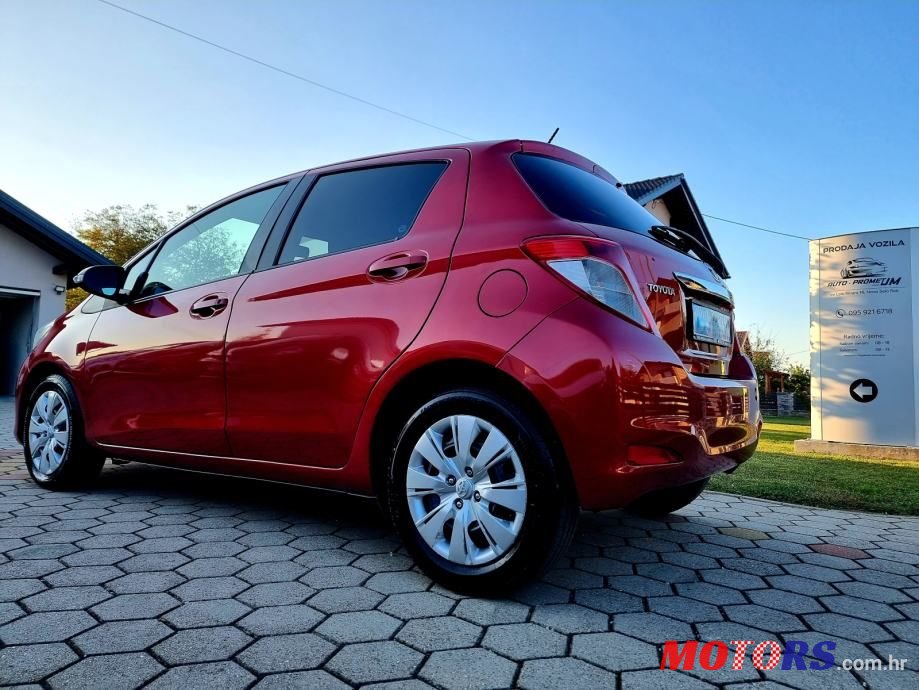 2012' Toyota Yaris photo #6