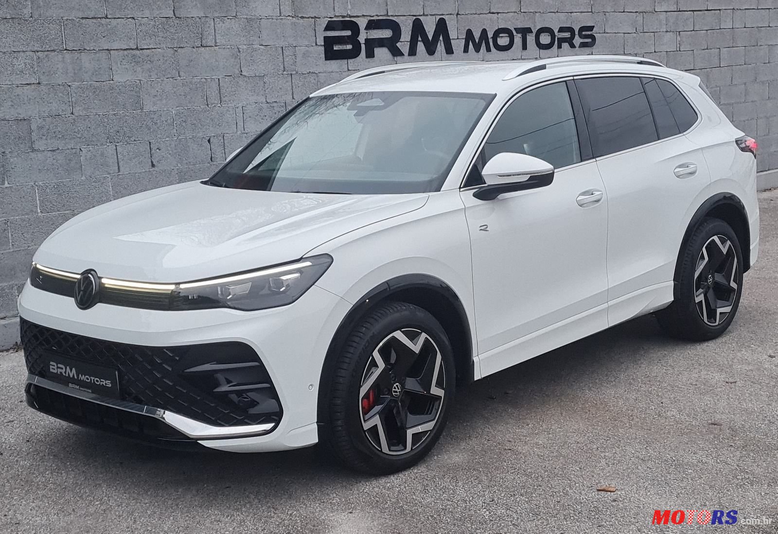 2024' Volkswagen Tiguan 2,0 photo #3