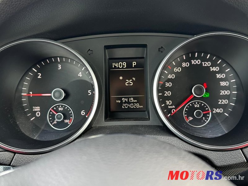 2010' Volkswagen Golf VI 1,6 Tdi photo #5