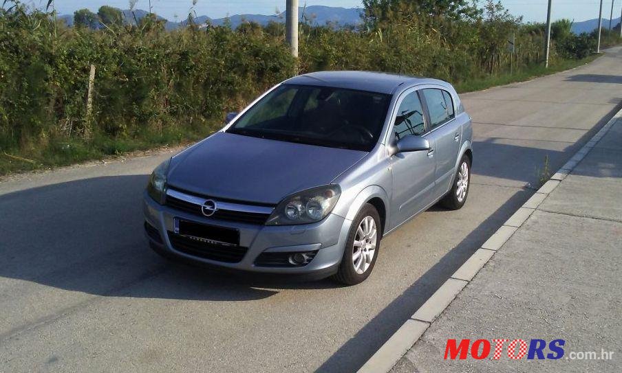 2005' Opel Astra photo #1