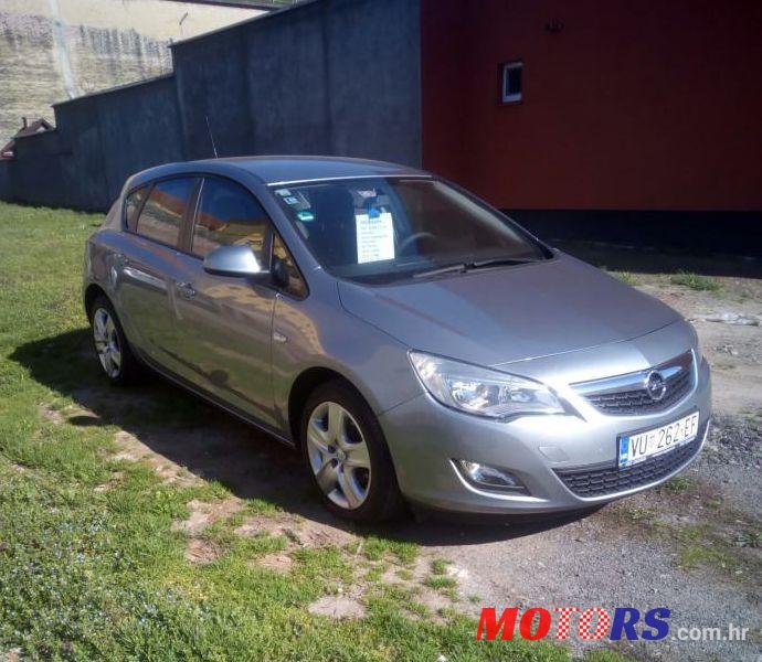 2011' Opel Astra 1,4 16V photo #1