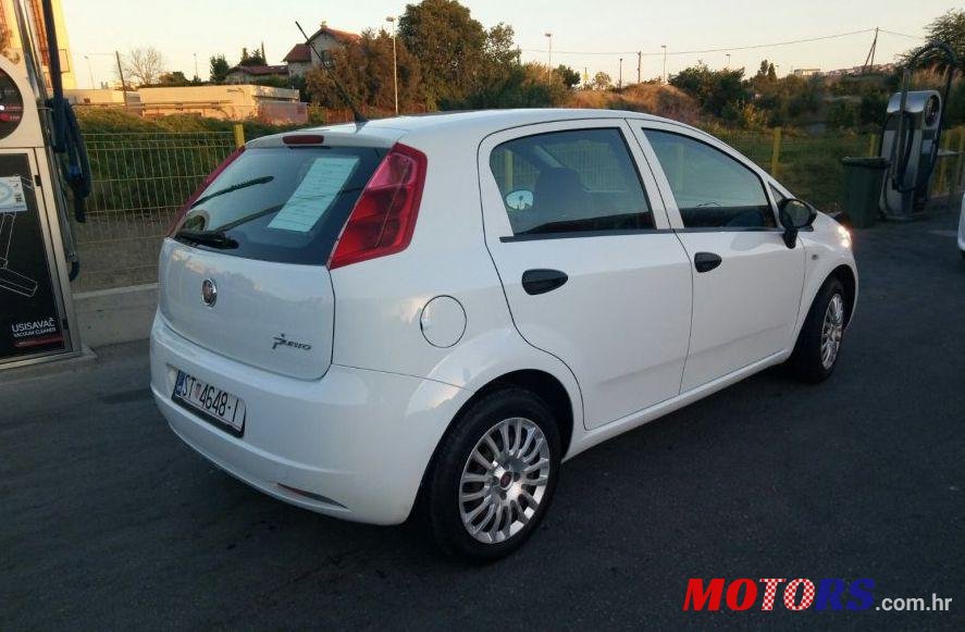 2011' Fiat Punto 1.3 Jtd photo #2