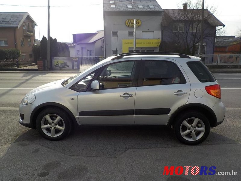 2009' Suzuki SX4 photo #3