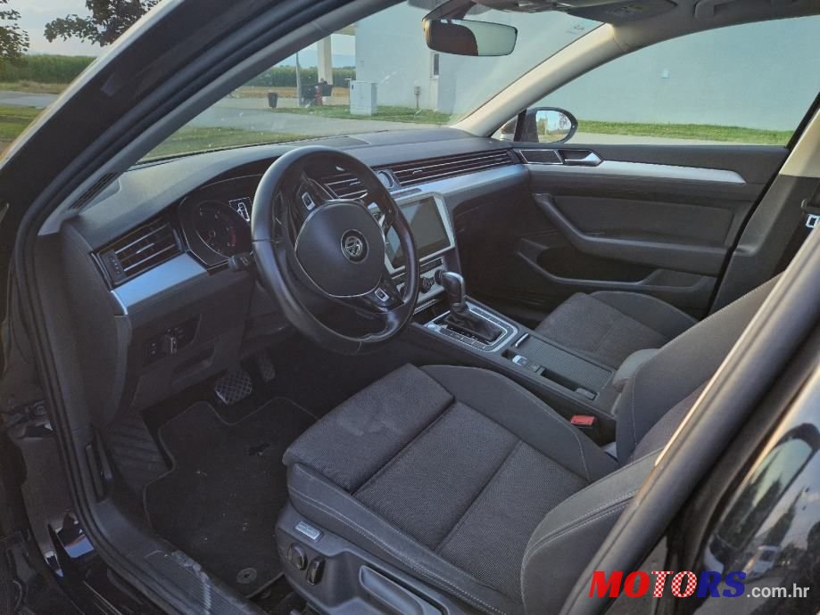 2019' Volkswagen Passat Variant photo #4