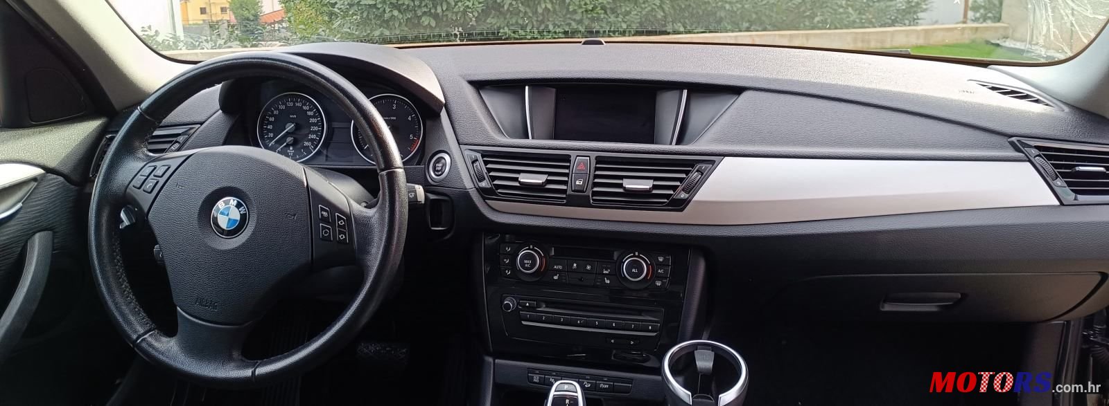 2015' BMW X1 25D photo #2