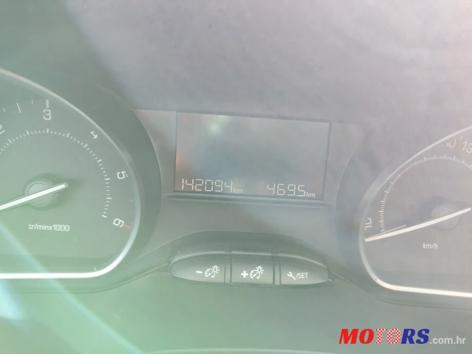 2018' Peugeot 2008 1,6 Bluehdi photo #5