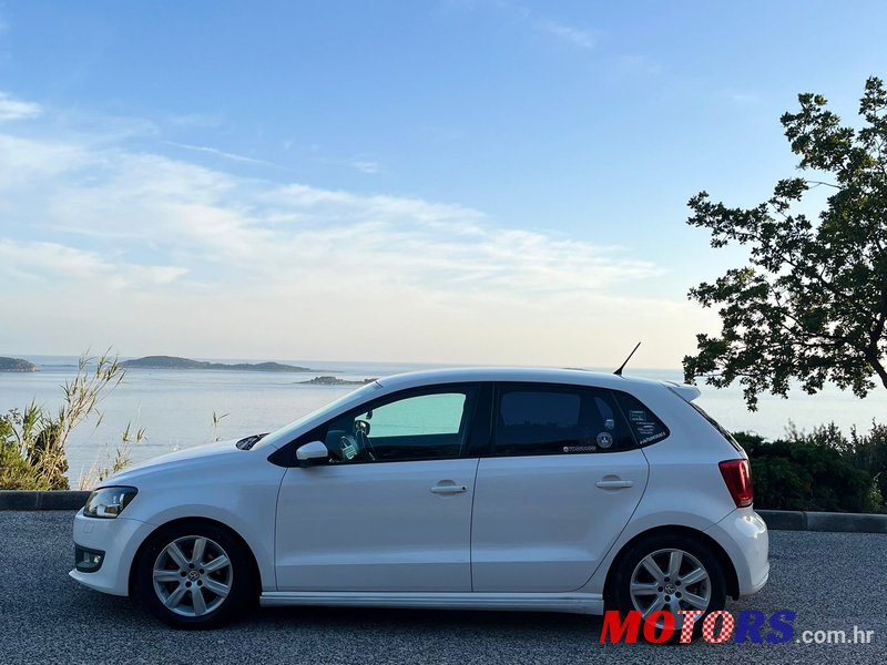 2010' Volkswagen Polo photo #5