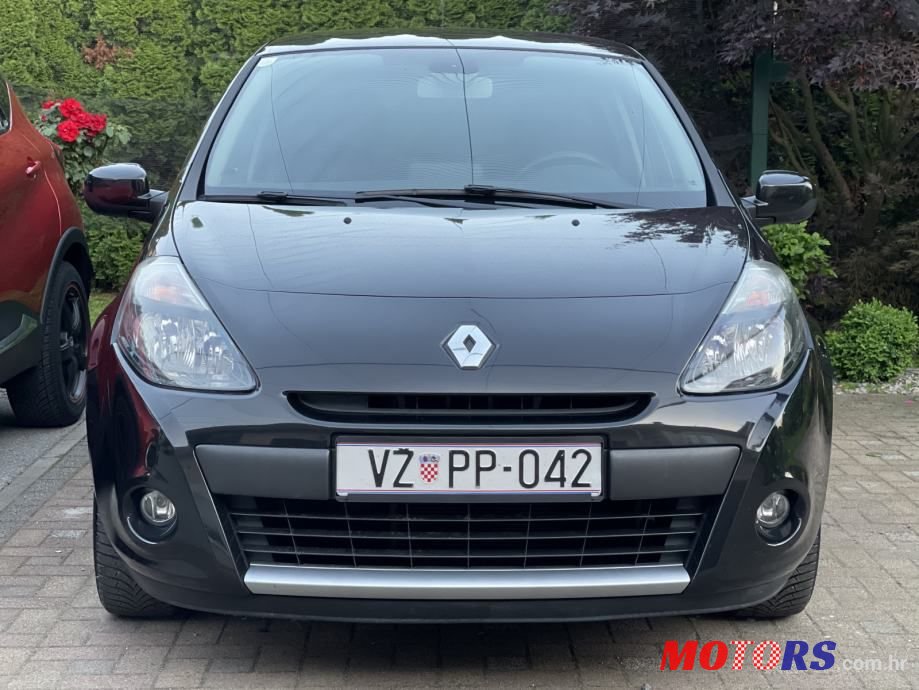 2010' Renault Clio photo #1