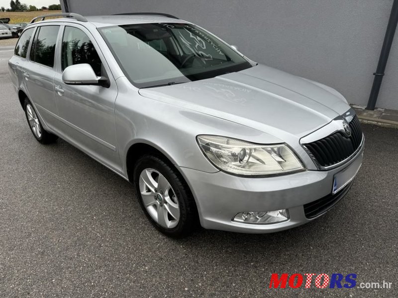 2013' Skoda Octavia Combi photo #3