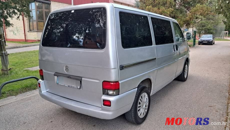 2002' Volkswagen Transporter Kombi photo #5