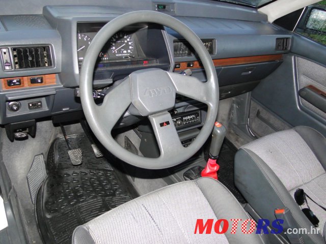 1990' Mitsubishi Space Wagon photo #3