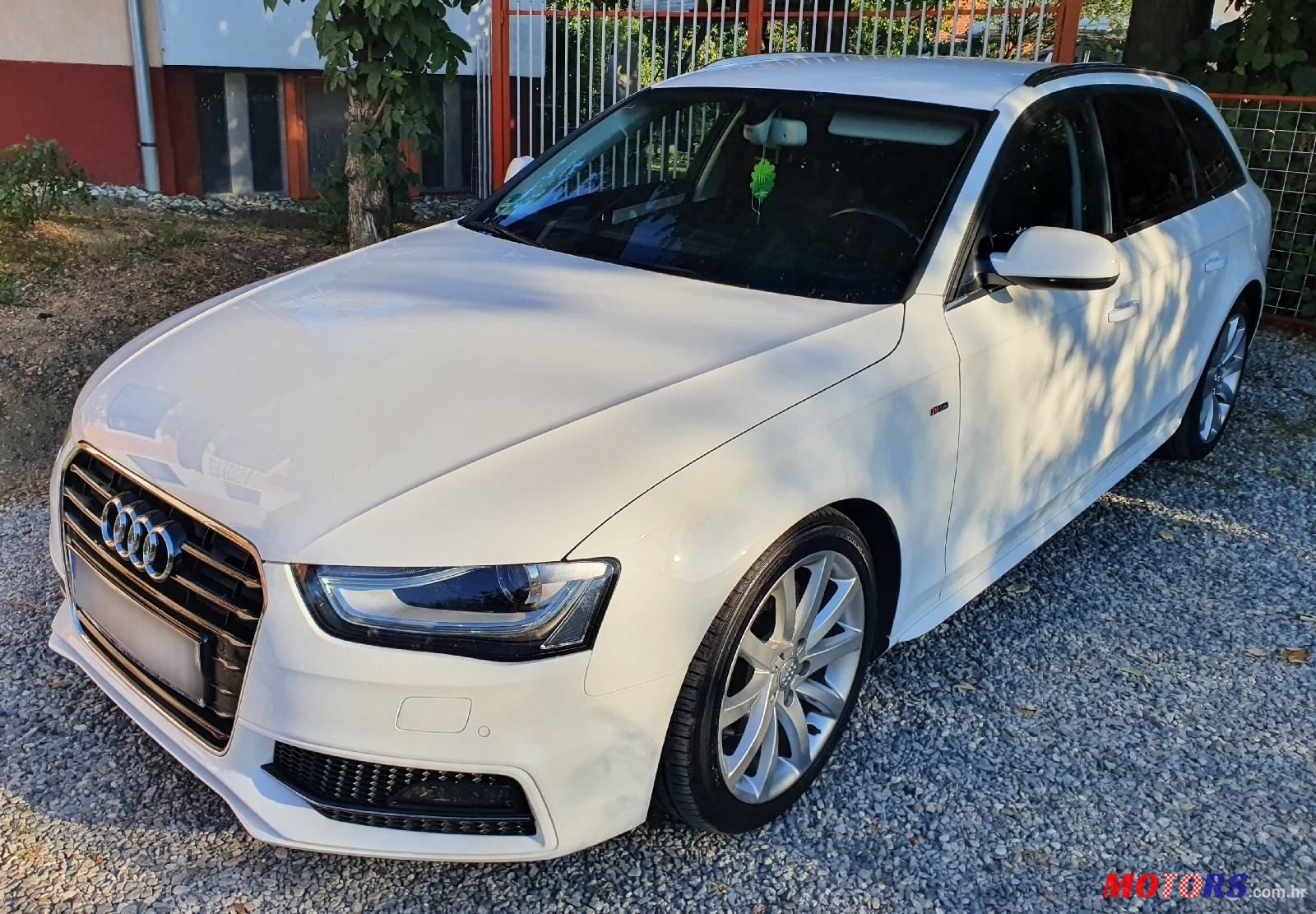 2015' Audi A4 Avant photo #1