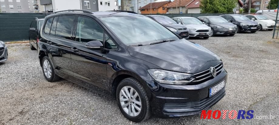 2015' Volkswagen Touran photo #1