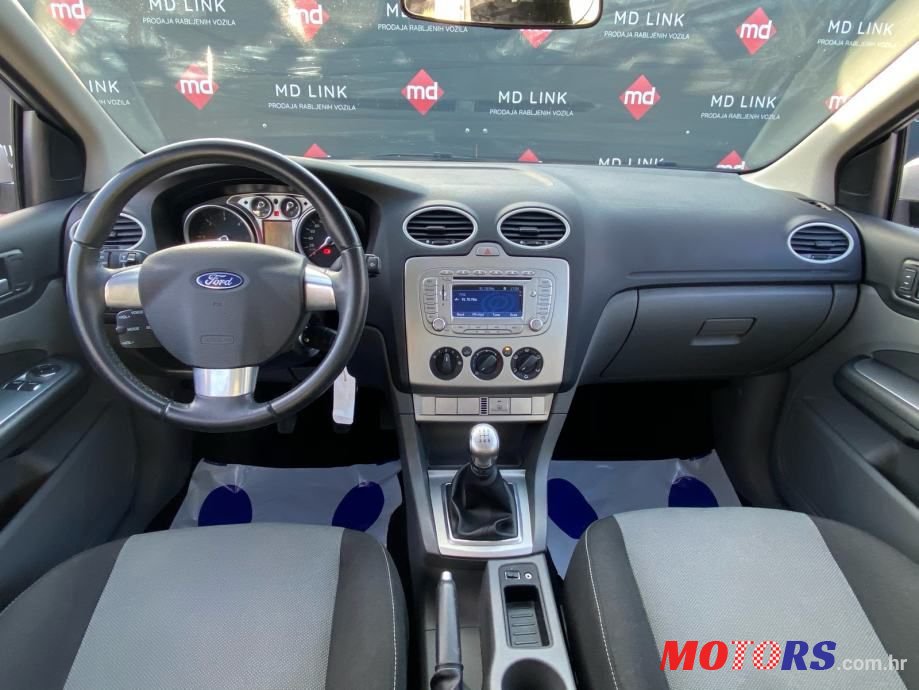 2010' Ford Focus Karavan photo #5