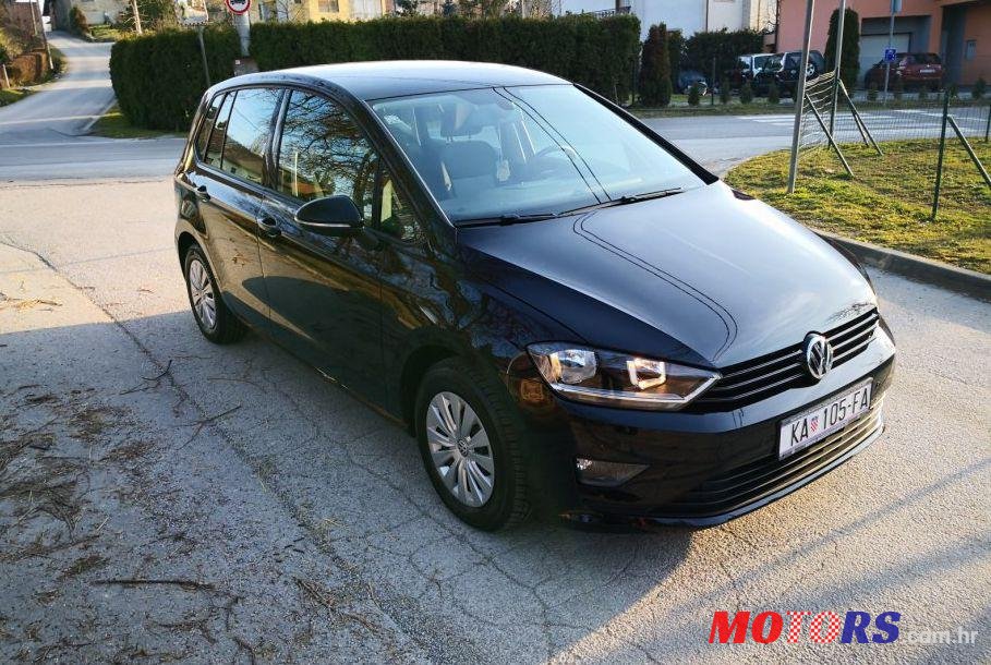 2015' Volkswagen Golf Sportsvan photo #2