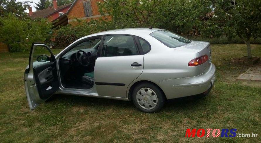 2003' SEAT Cordoba 1,4 16V photo #1