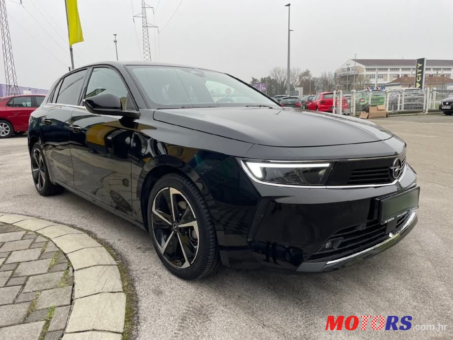 2022' Opel Astra Elegance 1.5D photo #4
