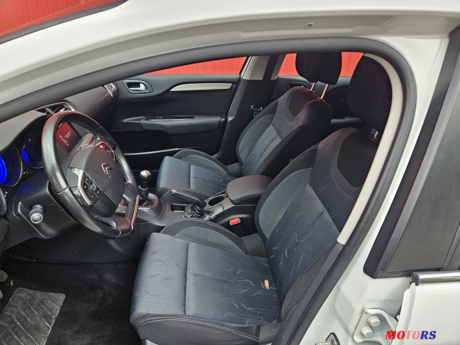 2015' Citroen C4 1,6 E-Hdi photo #2