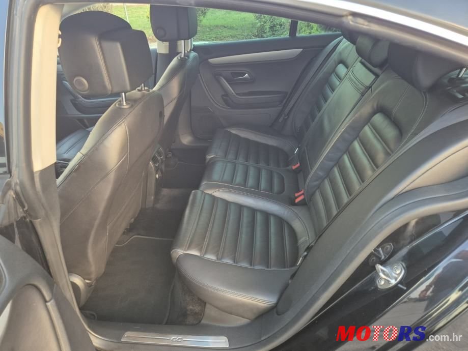 2013' Volkswagen Passat photo #3