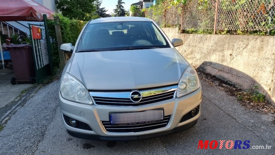 2008' Opel Astra 1,6 photo #1