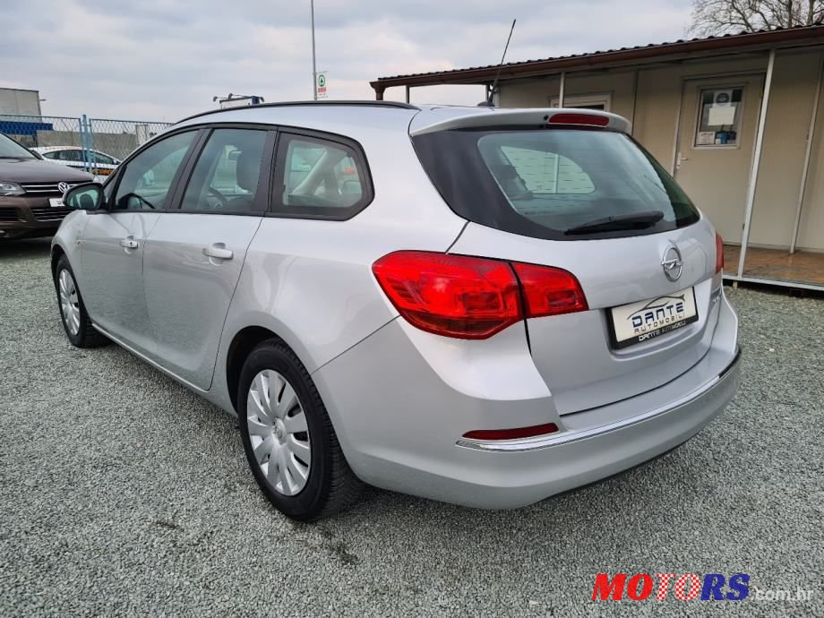 2013' Opel Astra Karavan photo #6