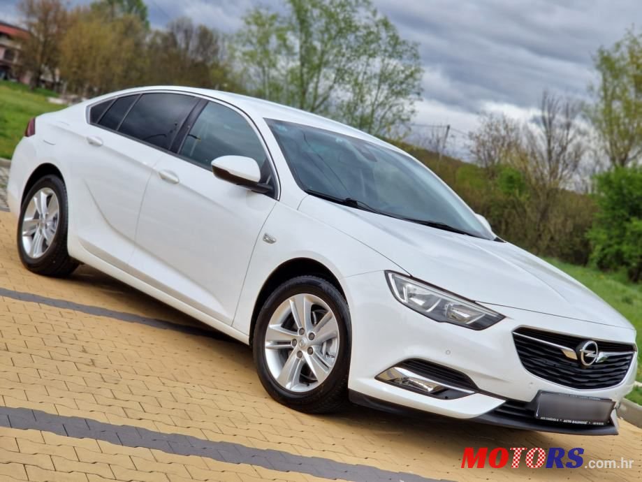 2018' Opel Insignia photo #1