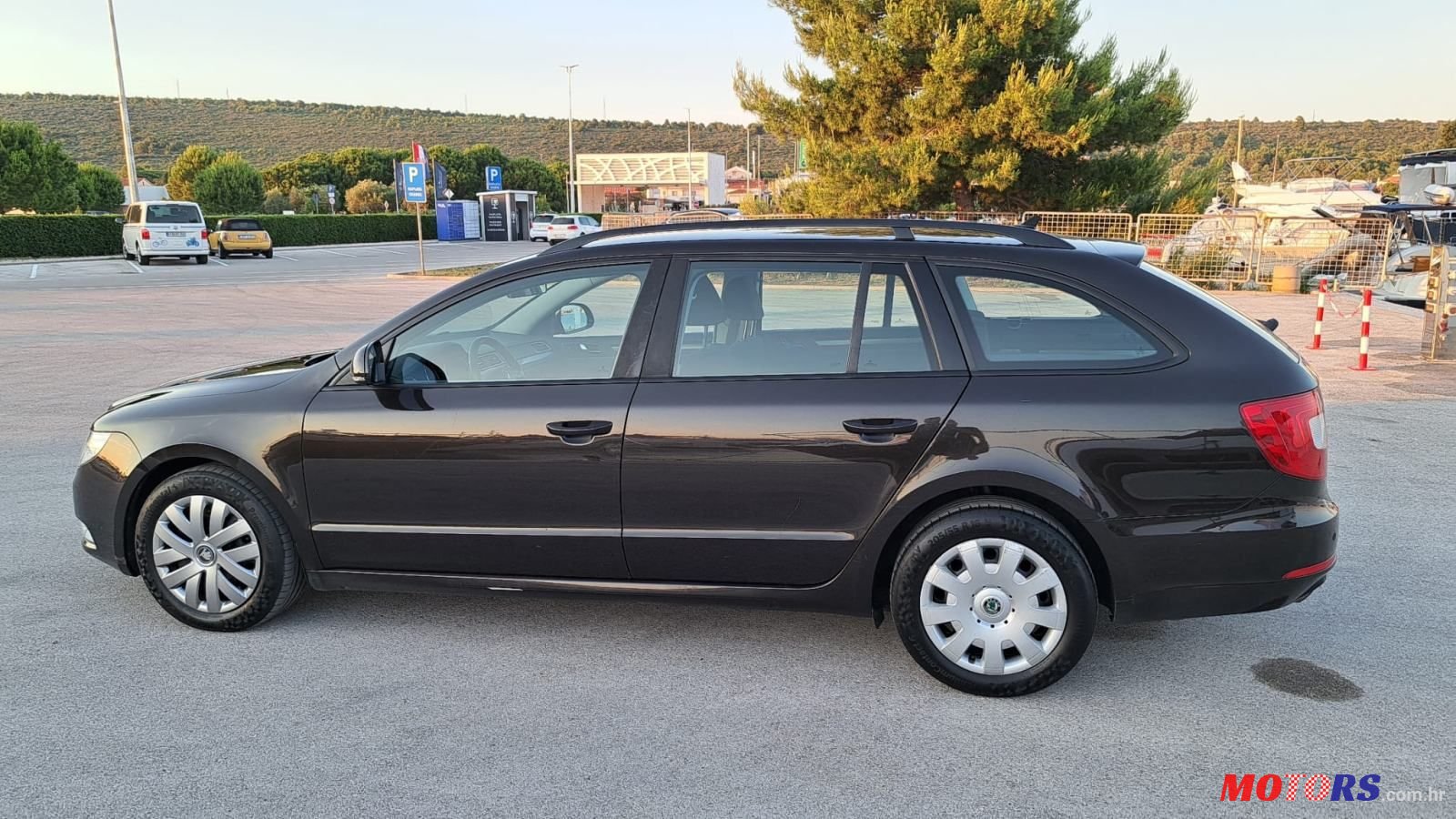 2013' Skoda Superb Combi photo #5
