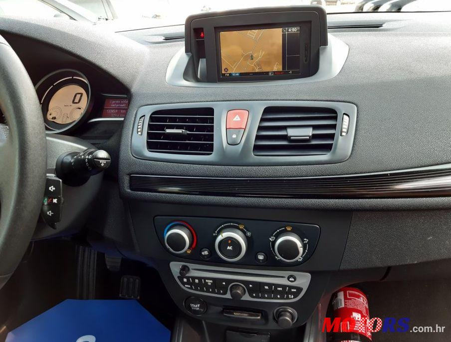 2012' Renault Megane Grandtour photo #2