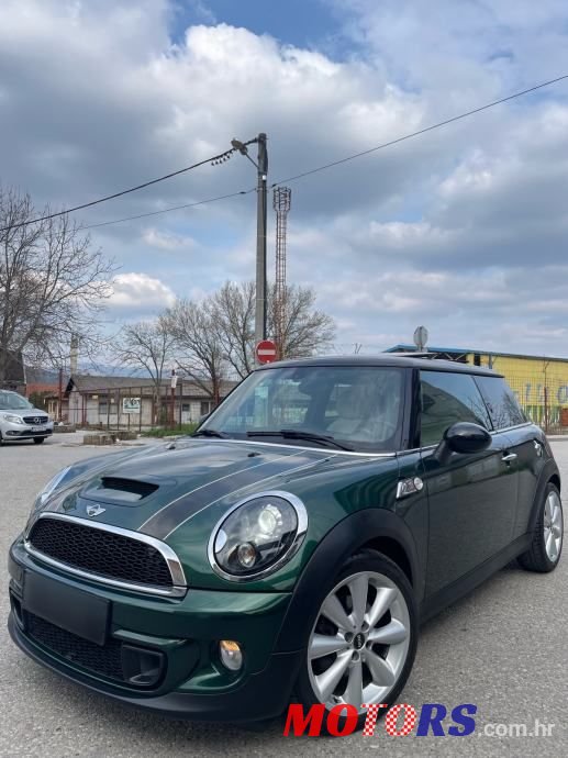 2013' MINI Cooper Cooper Sd photo #2
